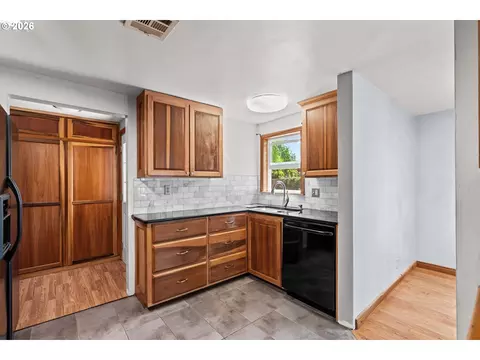 Kitchen - 233 Howard Ave, Eugene, OR 97404 photo 1 of 3