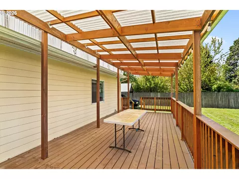 Exterior - 233 Howard Ave, Eugene, OR 97404 photo 10 of 15
