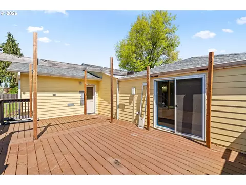 Exterior - 233 Howard Ave, Eugene, OR 97404 photo 15 of 15