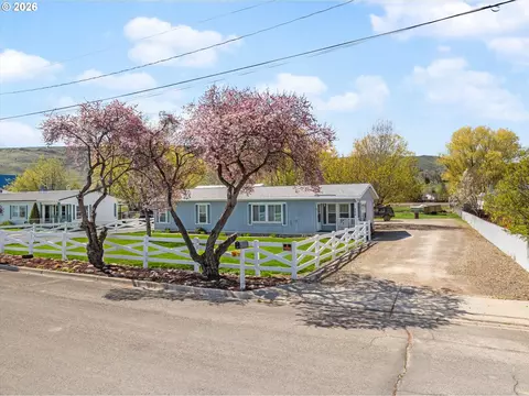 775 4th St, Baker City, OR 97814