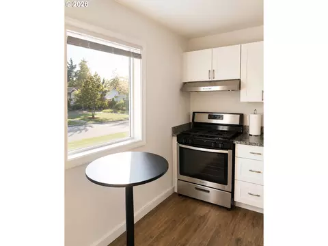 Kitchen - 375 17th St, Springfield, OR 97477 photo 2 of 7