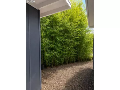 Exterior - 375 17th St, Springfield, OR 97477 photo 10 of 10
