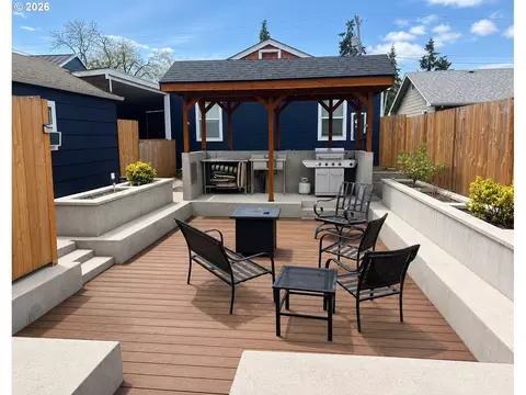 Exterior - 375 17th St, Springfield, OR 97477 photo 4 of 10