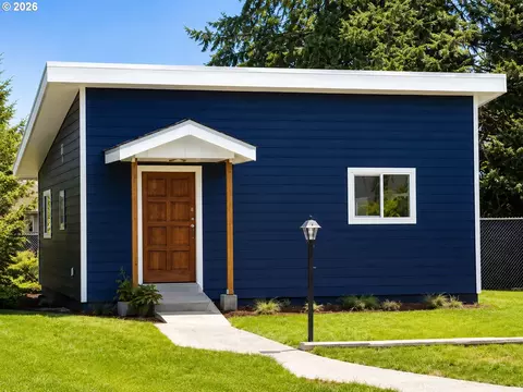 Exterior - 375 17th St, Springfield, OR 97477 photo 9 of 10