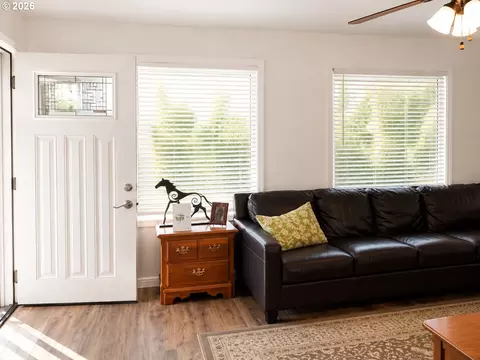 Entry Way - 375 17th St, Springfield, OR 97477 photo 1 of 1