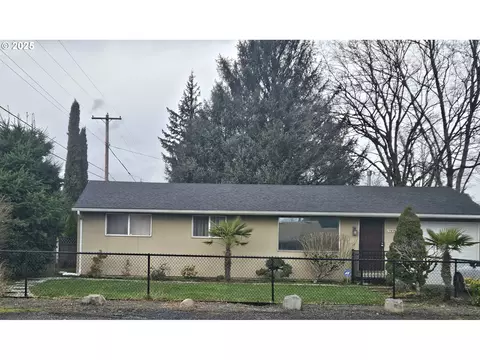 17839 SE Main St, Portland, OR 97233