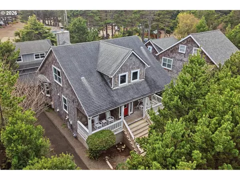 120 Bella Beach Dr, Depoe Bay, OR 97341