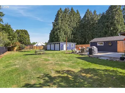 Exterior - 4921 SE Welch Rd, Gresham, OR 97080 photo 5 of 6