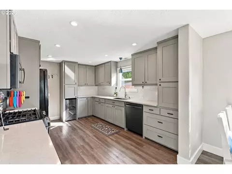 Kitchen - 4921 SE Welch Rd, Gresham, OR 97080 photo 1 of 5