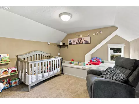 Bedroom - 4921 SE Welch Rd, Gresham, OR 97080 photo 4 of 5