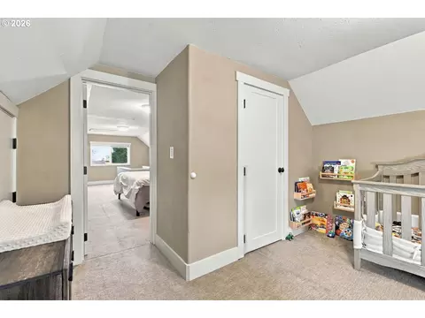 Entry Way - 4921 SE Welch Rd, Gresham, OR 97080 photo 2 of 3
