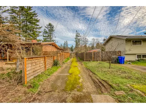 2244 SE 110th Ave, Portland, OR 97216