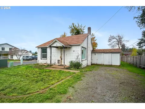 810 Johnson Ave, Cottage Grove, OR 97424