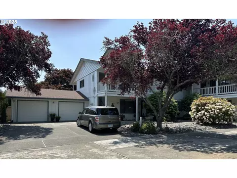 801 Brookhaven Dr #A, Brookings, OR 97415