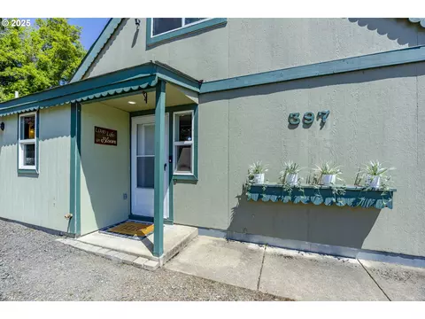 397 S 32nd St, Springfield, OR 97478