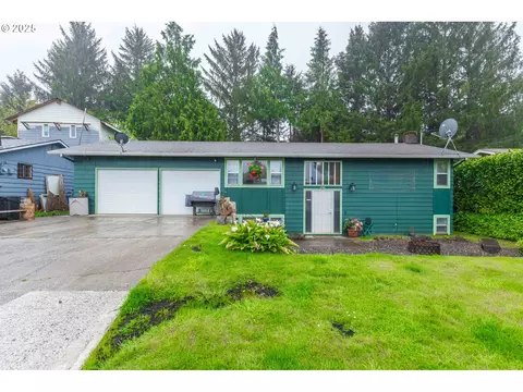 2795 Ridgeway Dr, Reedsport, OR 97467