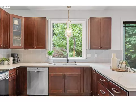Kitchen - 1944 SW 20th Ct, Gresham, OR 97080 photo 4 of 7