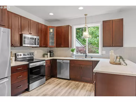 Kitchen - 1944 SW 20th Ct, Gresham, OR 97080 photo 5 of 7