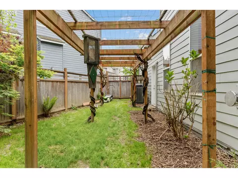 Exterior - 1944 SW 20th Ct, Gresham, OR 97080 photo 5 of 11