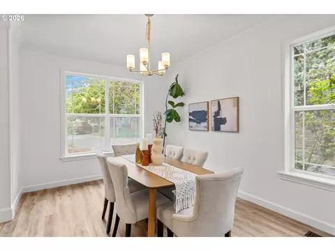 Dining - 1944 SW 20th Ct, Gresham, OR 97080 photo 2 of 3