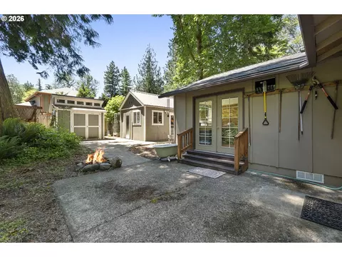Exterior - 65552 E Timberline Dr, Rhododendron, OR 97049 photo 1 of 10