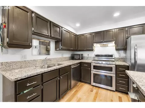 Kitchen - 65552 E Timberline Dr, Rhododendron, OR 97049 photo 4 of 6