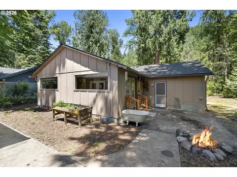 Exterior - 65552 E Timberline Dr, Rhododendron, OR 97049 photo 6 of 10