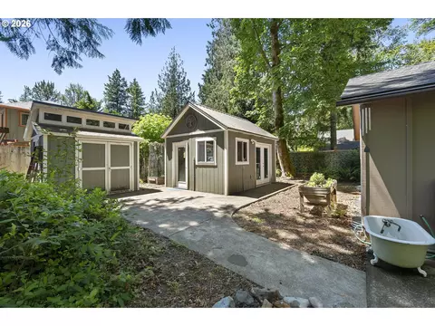 Exterior - 65552 E Timberline Dr, Rhododendron, OR 97049 photo 3 of 10