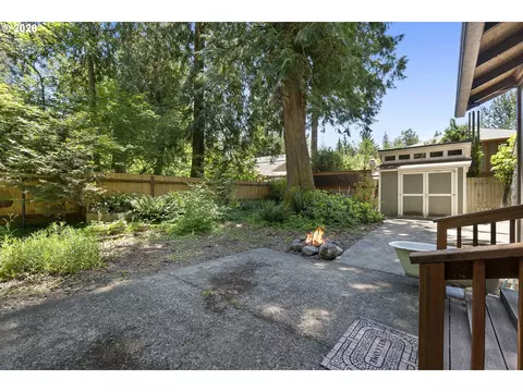 Exterior - 65552 E Timberline Dr, Rhododendron, OR 97049 photo 2 of 10