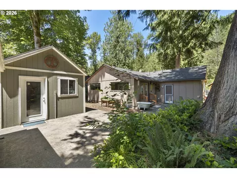 Exterior - 65552 E Timberline Dr, Rhododendron, OR 97049 photo 5 of 10