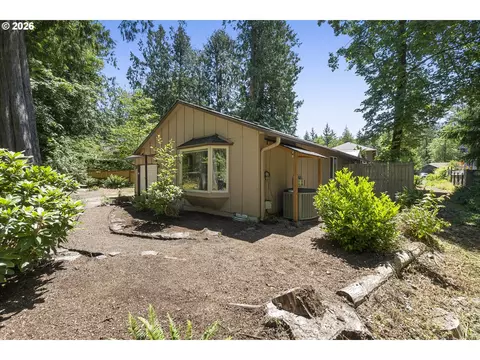 Exterior - 65552 E Timberline Dr, Rhododendron, OR 97049 photo 8 of 10