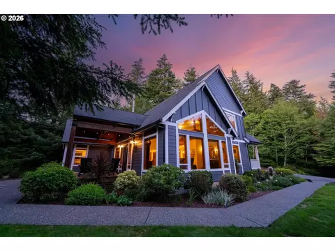 68260 Ridge Rd, North Bend, OR 97459