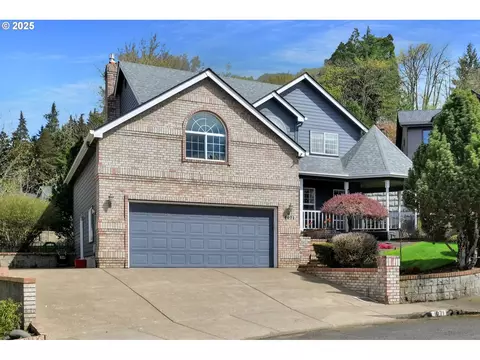 1071 Valley Butte Dr, Eugene, OR 97401
