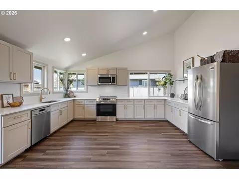 1550 S St, Springfield, OR 97477 photo 7