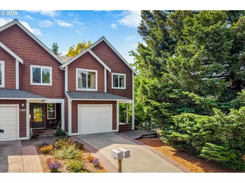808 9th St, Hood River, OR 97031