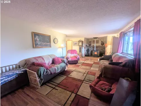 Living - 71564 Palmer Junction Rd, Elgin, OR 97827 photo 2 of 2