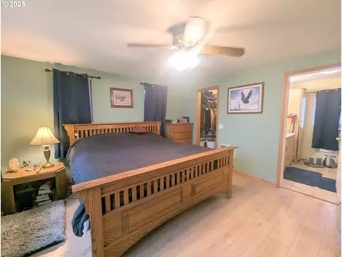 Bedroom - 71564 Palmer Junction Rd, Elgin, OR 97827 photo 1 of 3