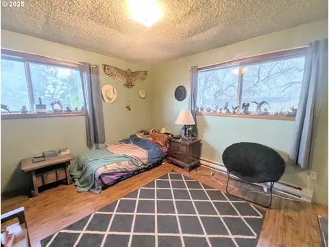 Bedroom - 71564 Palmer Junction Rd, Elgin, OR 97827 photo 3 of 3