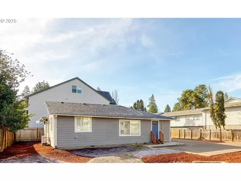 1538 E 3rd St, Newberg, OR 97132