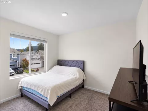 Bedroom - 4202 SW Thomas Ave, Gresham, OR 97080 photo 6 of 9