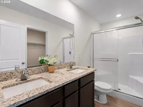 Bath - 4202 SW Thomas Ave, Gresham, OR 97080 photo 2 of 2