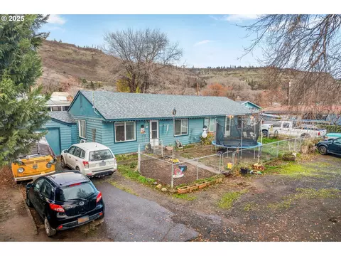 1008 Snipes St, The Dalles, OR 97058