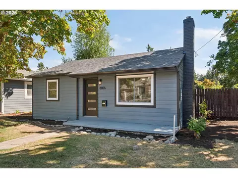 8806 NE Sacramento St, Portland, OR 97220