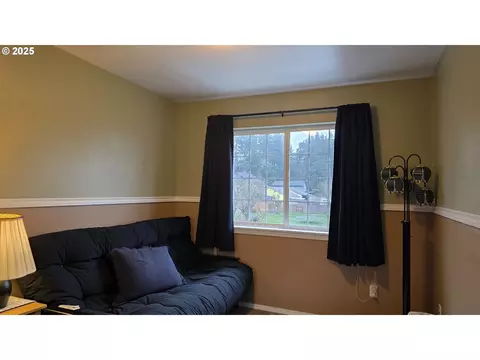 Bedroom - 934 S 46th St, Springfield, OR 97478 photo 3 of 4
