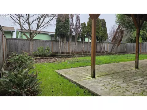 Exterior - 934 S 46th St, Springfield, OR 97478 photo 9 of 12