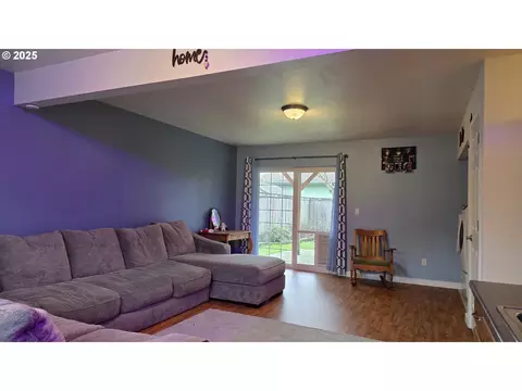 Living - 934 S 46th St, Springfield, OR 97478 photo 3 of 5