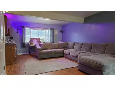 Living - 934 S 46th St, Springfield, OR 97478 photo 5 of 5