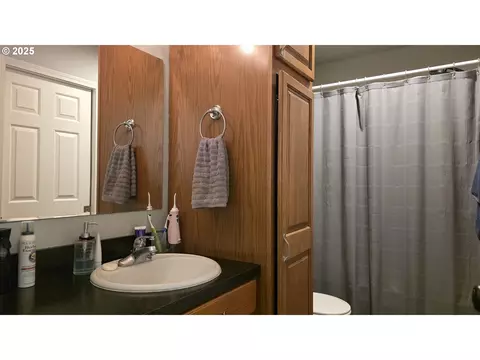 Bath - 934 S 46th St, Springfield, OR 97478 photo 1 of 2