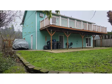 Exterior - 934 S 46th St, Springfield, OR 97478 photo 11 of 12
