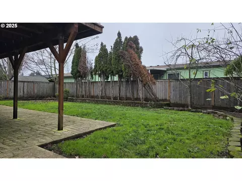 Exterior - 934 S 46th St, Springfield, OR 97478 photo 12 of 12